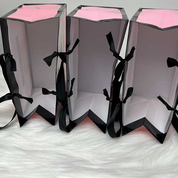 (3) Victoria’s Secret Iconic Pink Striped Logo Gift Bags, Shopping Bags - Picture 6 of 9
